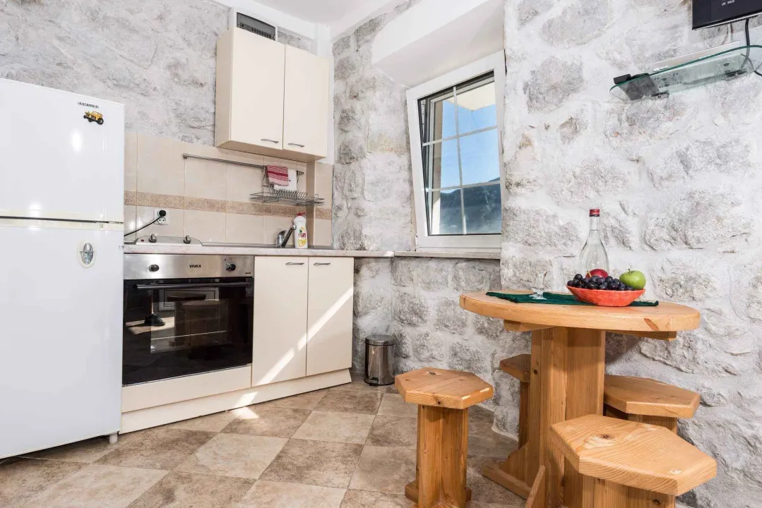 Prodaja, kuća, 280m², Strp, Kotor