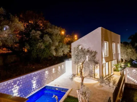  House for Sale, 380m2, Kamenovo, Budva