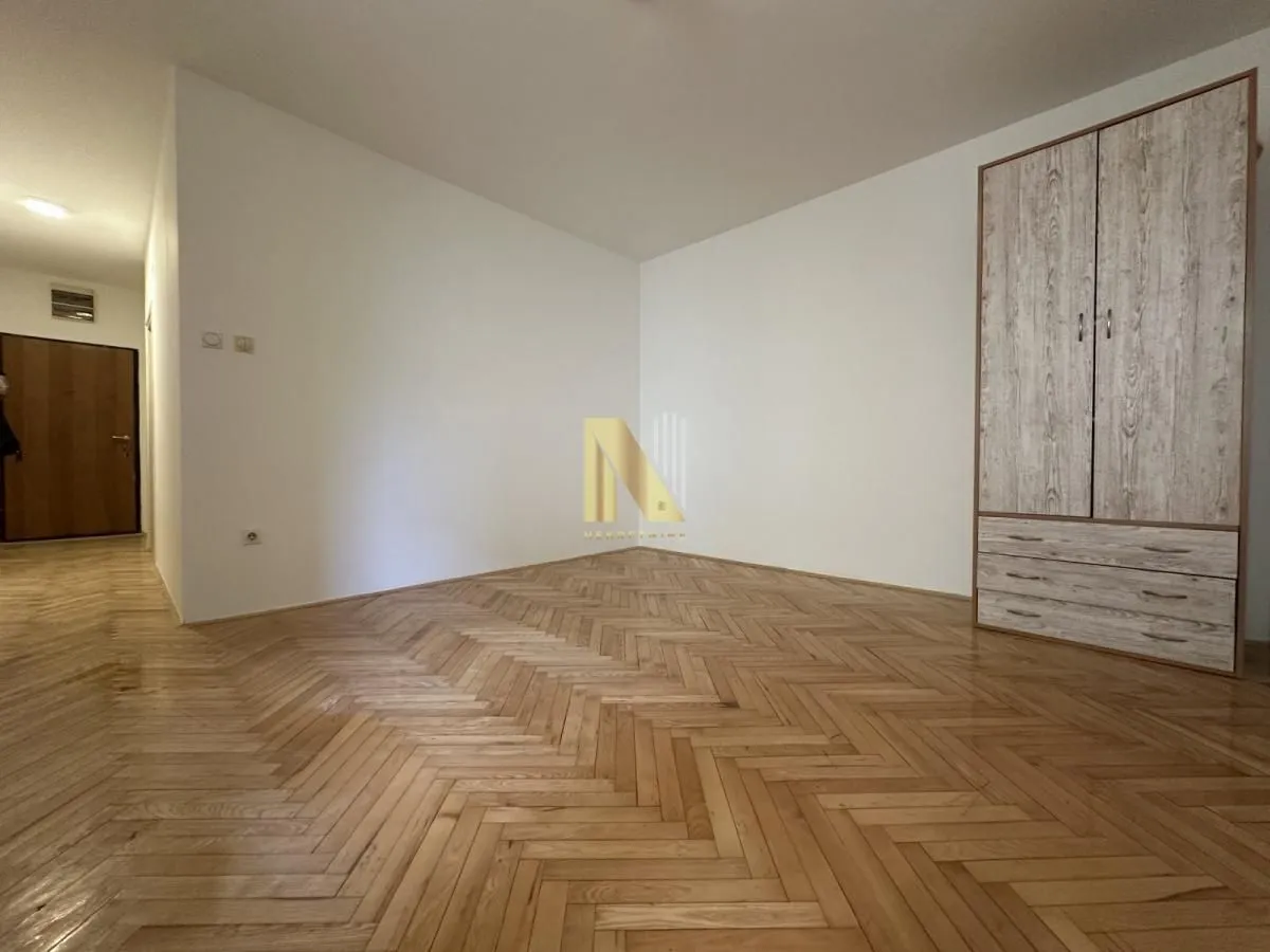 Izdavanje, poslovni prostor, 51m², Grbavica, Novi Sad Sve Podlokacije