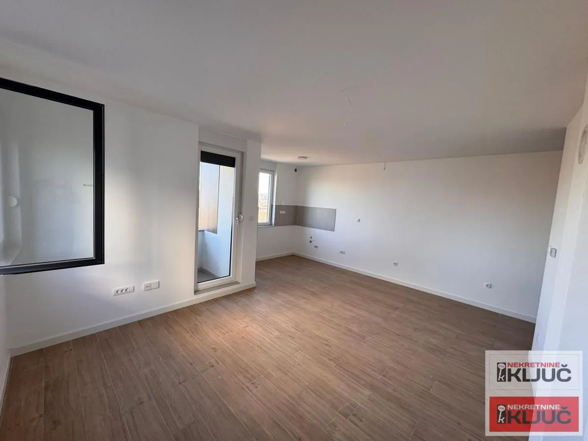 Prodaja, trosoban stan, 72m², Alibegovac, Petrovaradin