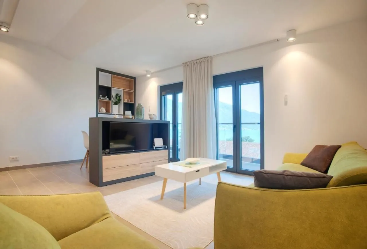 Prodaja, kuća, 210m², Dobrota, Kotor