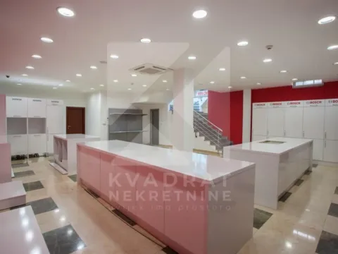 Izdavanje, poslovni prostor, 214m², Autobuska stanica, Podgorica - image 13