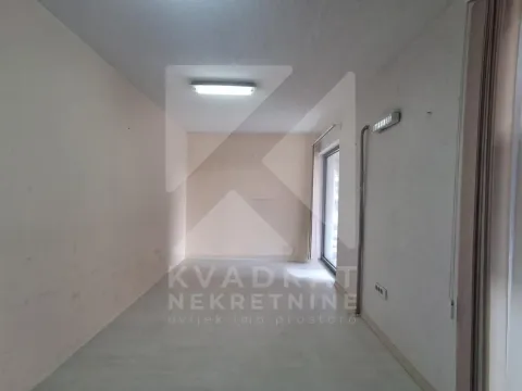 Rent, office space, 172m², 1 maj, Podgorica - image 4