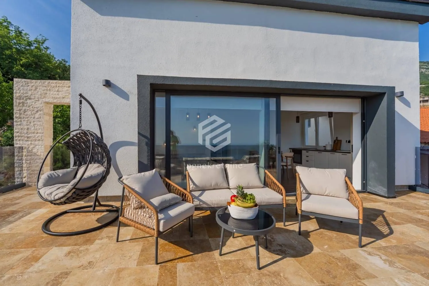 Izdavanje, kuća, 300m², Markovići, Budva
