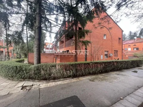 Sale, house, 200m², Bezanijska Kosa 1, Bežanijska Kosa Sve Podlokacije - image 2
