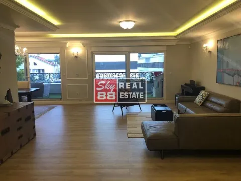 Izdavanje, stan, 215m², Senjak, Beograd - image 2