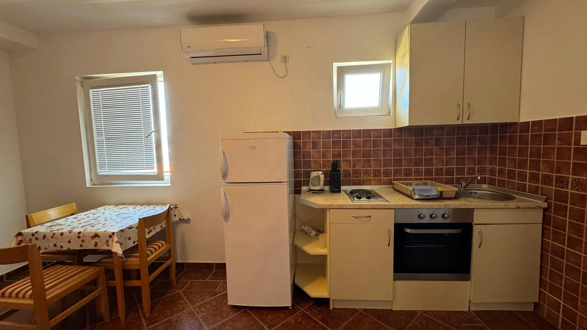 Rent, two bedroom apartment, 50m², Pržno, Budva