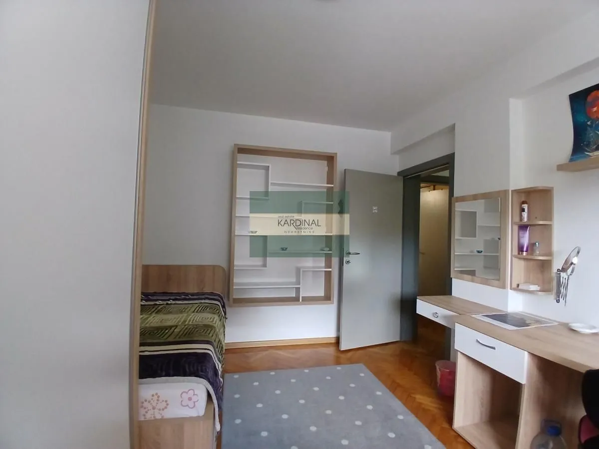 Izdavanje, trosoban stan, 78m², Centar, Jagodina