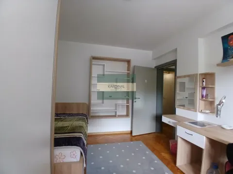 Izdavanje, trosoban stan, 78m², Centar, Jagodina - image 6