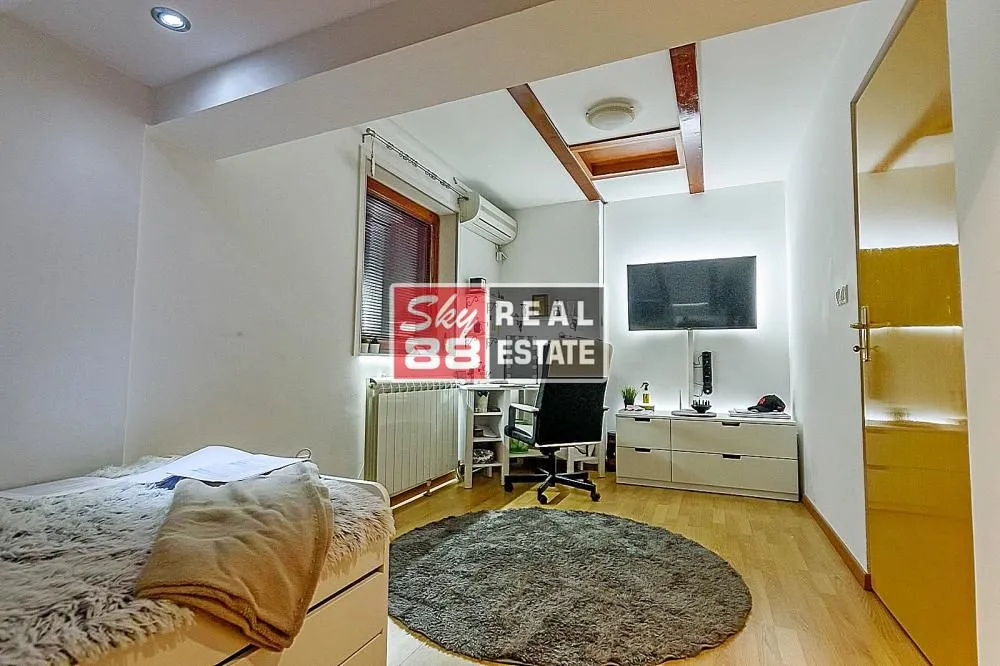 Sale, four bedroom apartment, 104m², Stari Grad, Beograd