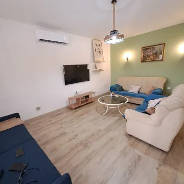 Rent, three bedroom apartment, 100m², Beri, Podgorica - image 2