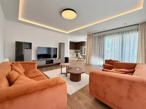 Prodaja, kuća, 220m², Gornja Gorica, Podgorica - image 1