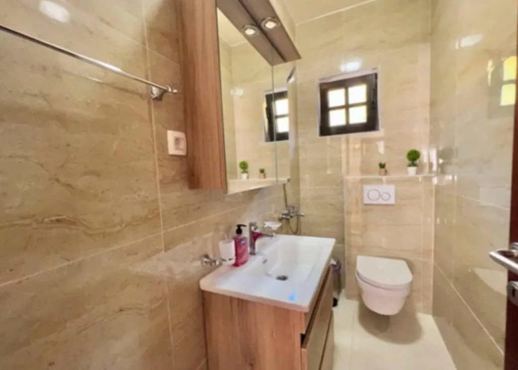 Izdavanje, kuća, 400m², Markovići, Budva