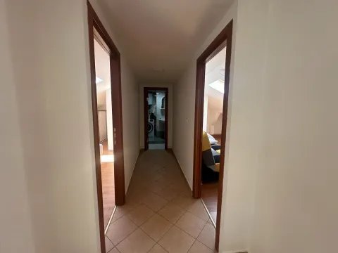 Izdavanje, trosoban stan, 49m², Stari Aerodrom, Podgorica - image 7