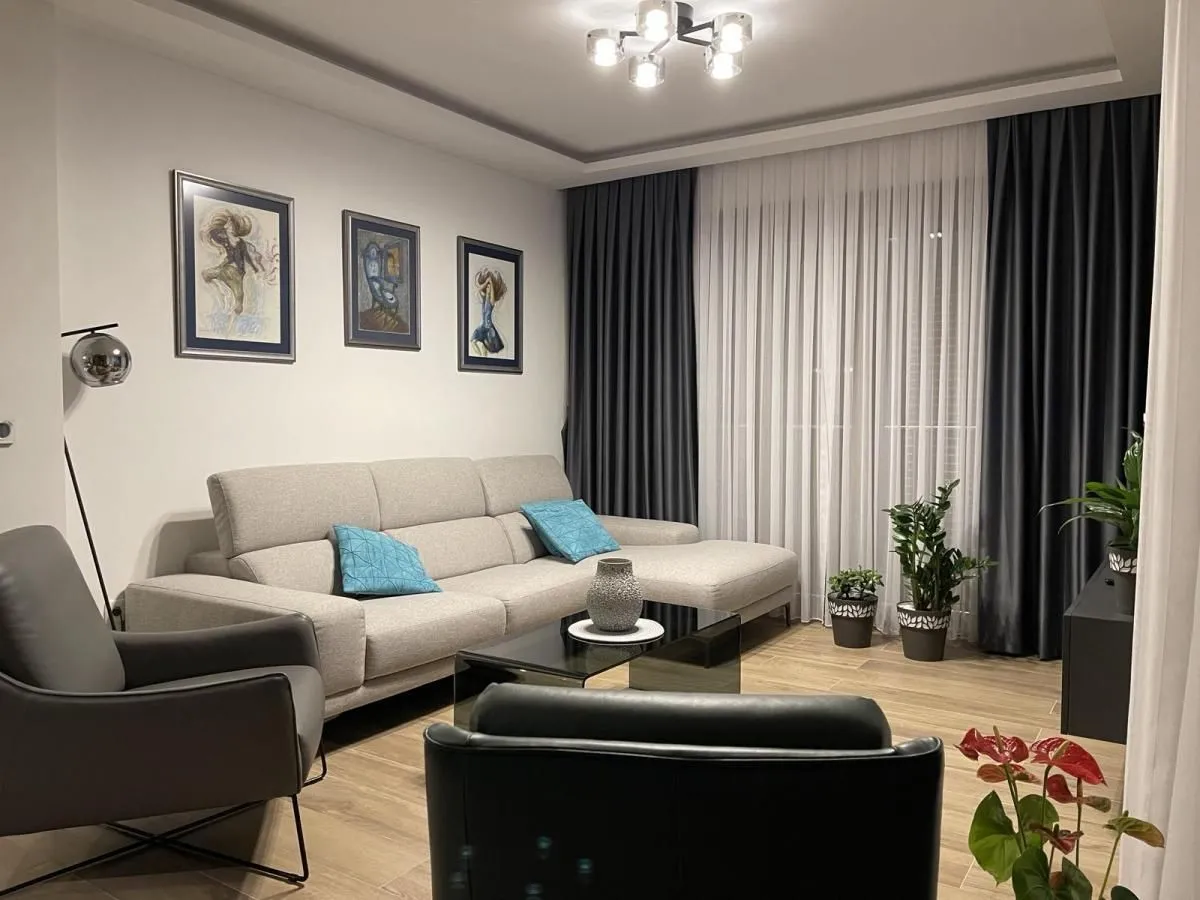 Prodaja, trosoban stan, 98m², Dobrota, Kotor