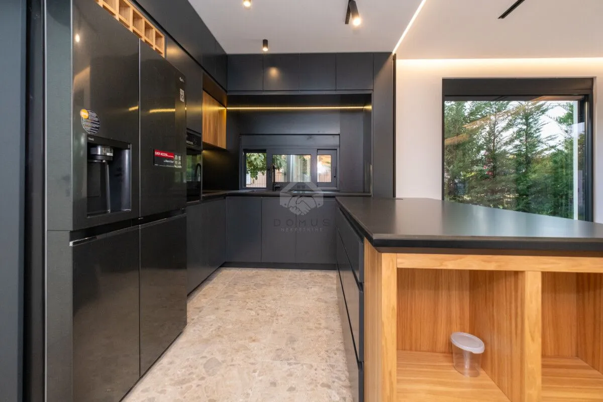 Izdavanje, kuća, 180m², Donja Gorica, Podgorica