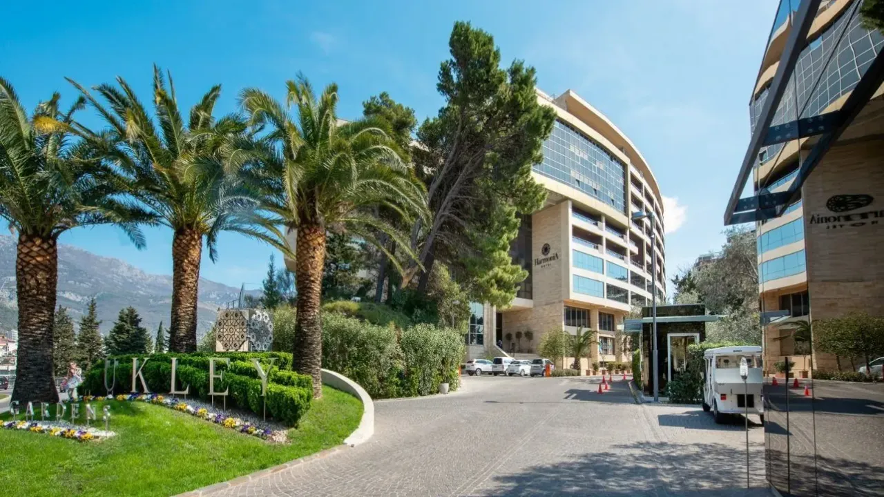 Izdavanje, trosoban stan, 198m², Budva, Crna Gora