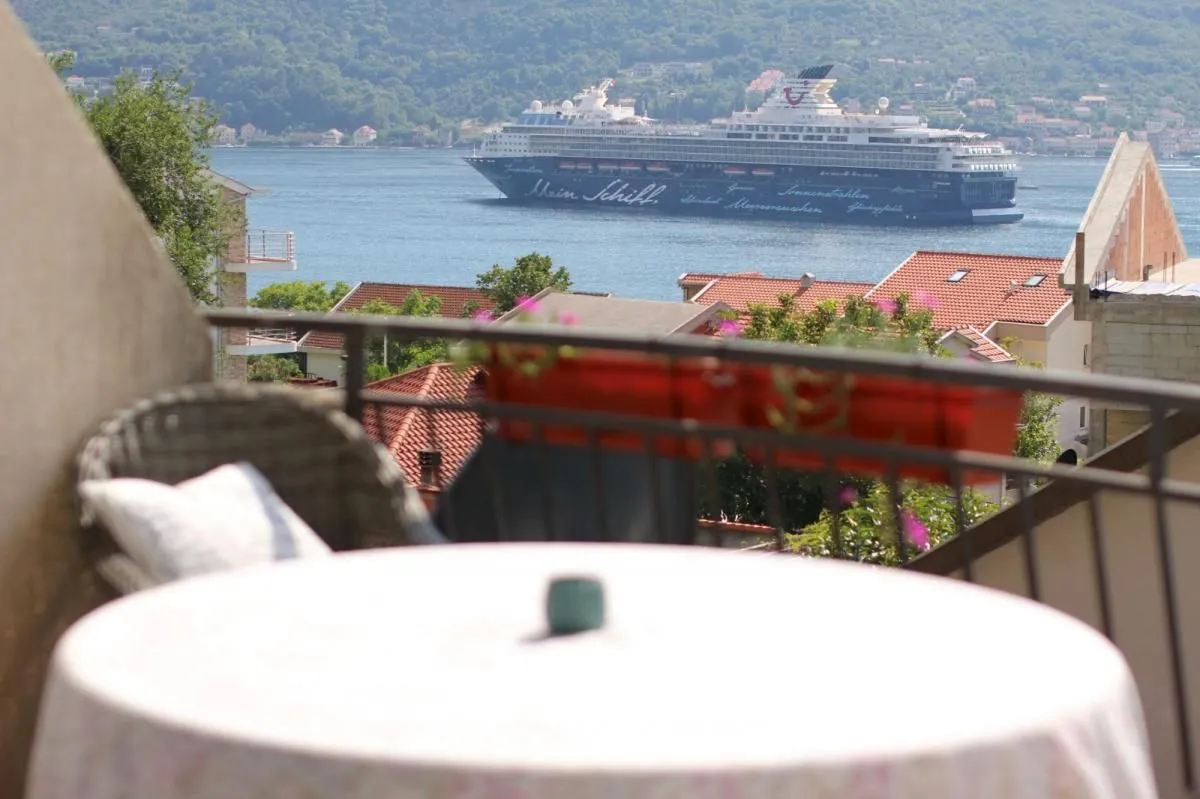 Sale, one bedroom apartment, 55m², Dobrota, Kotor