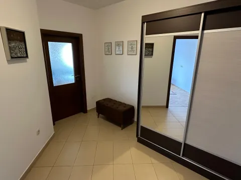 Izdavanje, dvosoban stan, 80m², Igalo, Herceg Novi - image 13