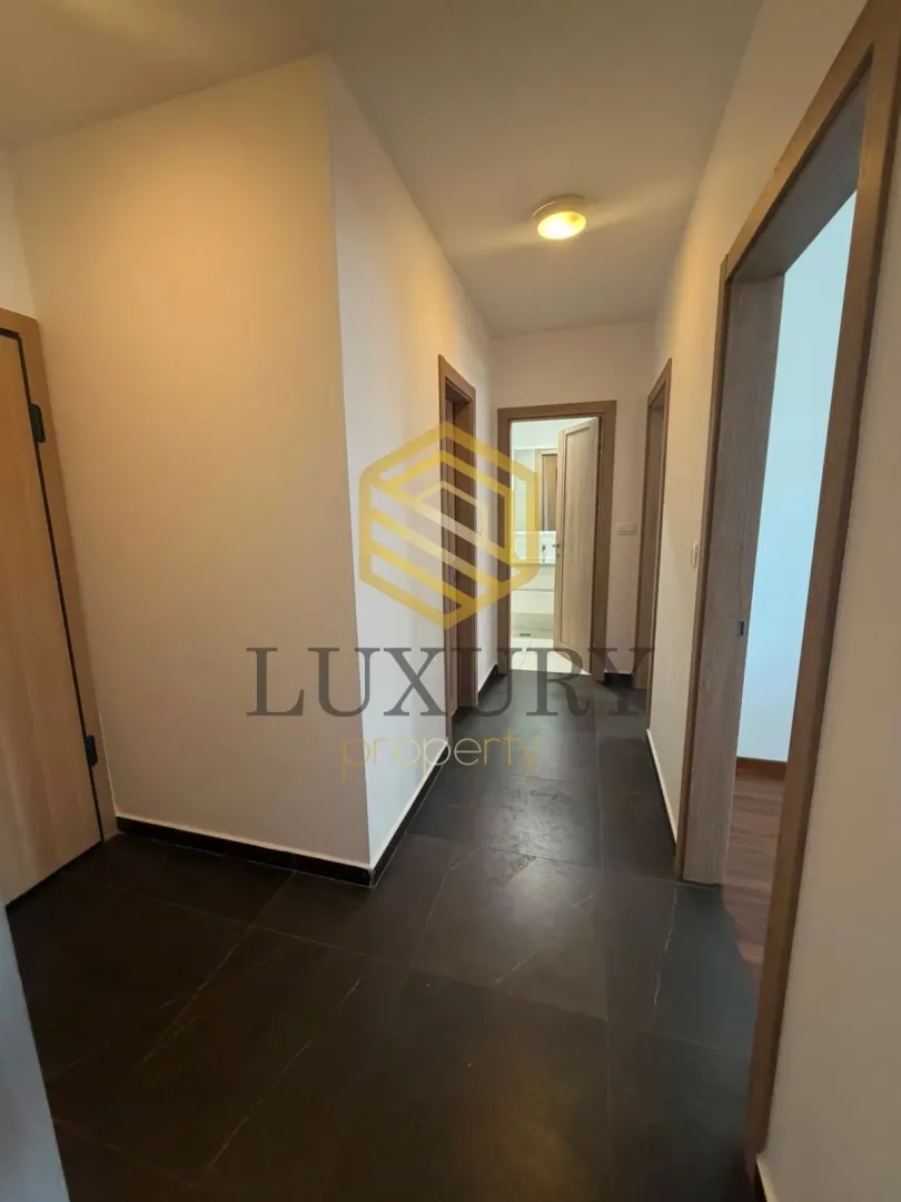 Izdavanje, poslovni prostor, 70m², Master Kvart, Podgorica