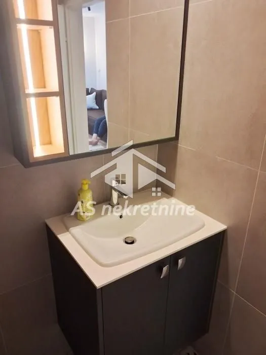 Izdavanje, dvosoban stan, 54m², Kalenić Pijaca, Vračar Sve Podlokacije