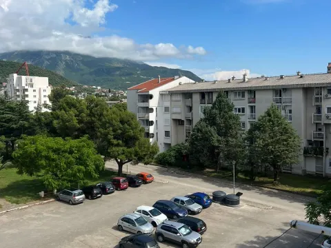 Rent, two bedroom apartment, 70m², Centar, Bar - image 1
