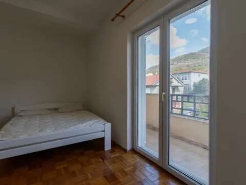 Rent, one bedroom apartment, 53m², Dumidran, Tivat - image 9