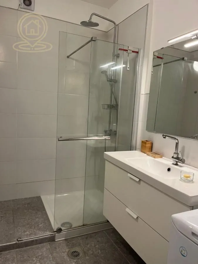 Izdavanje, dvosoban stan, 60m², Savski Venac, Beograd