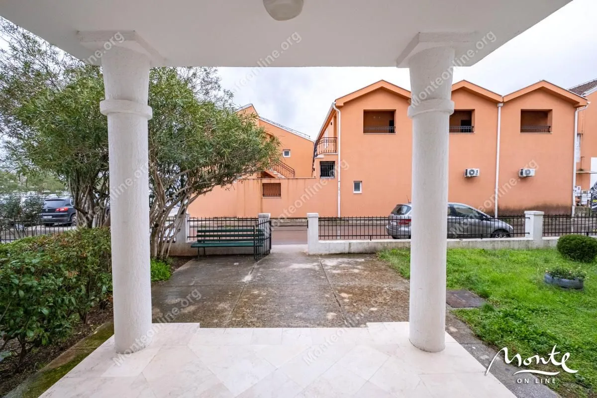 Prodaja, trosoban stan, 63m², Tivat, Crna Gora