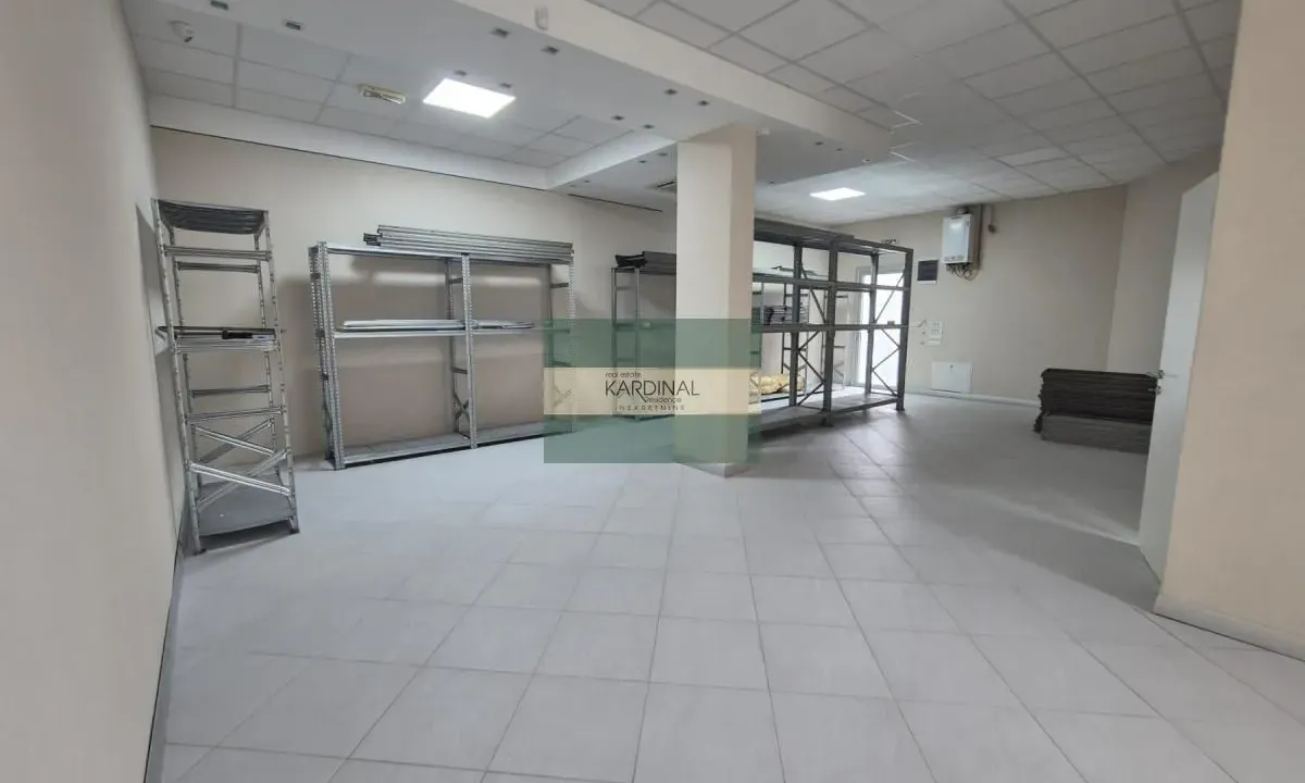 Izdavanje, poslovni prostor, 108m², Centar, Ćuprija