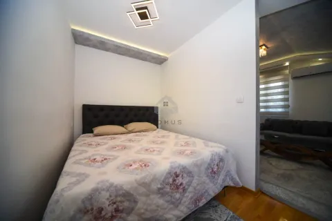 Rent, one bedroom apartment, 30m², Stara Varoš, Podgorica - image 4