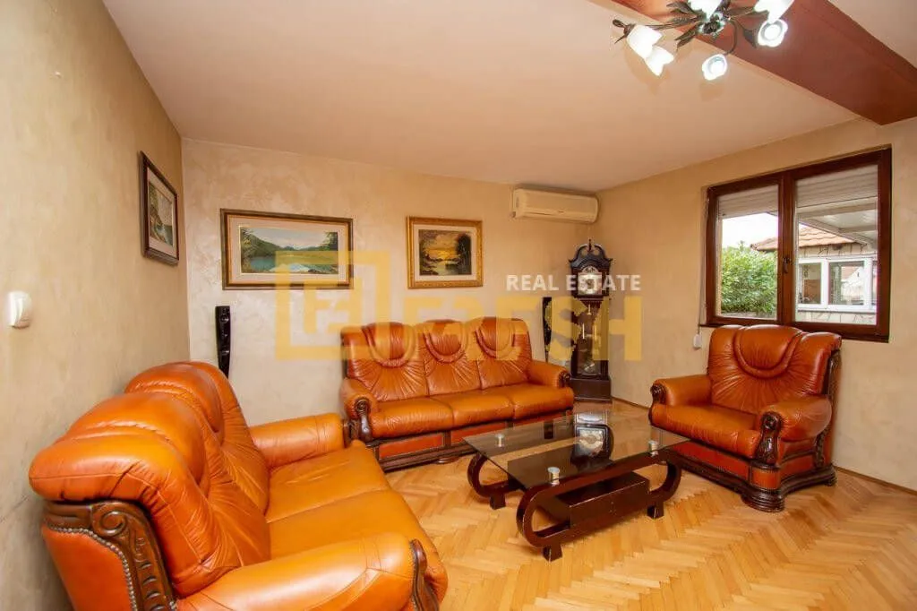 Rent, house, 200m², Konik, Podgorica