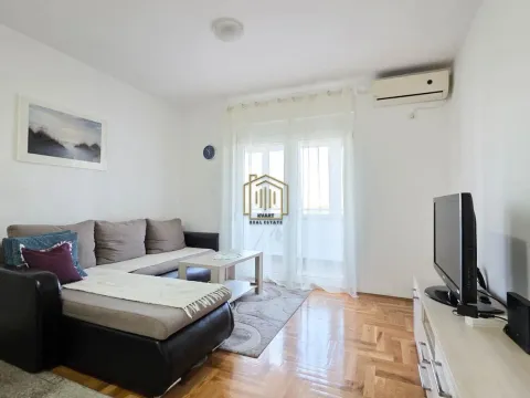 Rent, two bedroom apartment, 65m², City Kvart, Podgorica - image 1