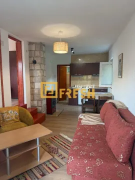 Dnevni boravak sa garniturom i trpezarijskim dijelom u nastavku. - image 11