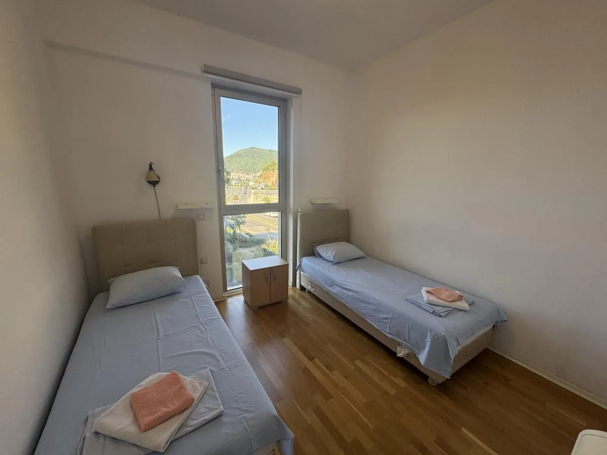 Rent, three bedroom apartment, 115m², Bečići, Budva