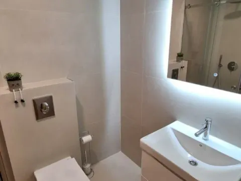 Izdavanje, jednosoban stan, 48m², City Kvart, Podgorica - image 9