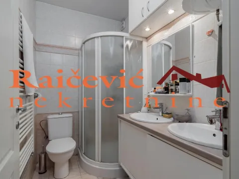 Sale, four bedroom apartment, 202m², Savski Venac, Beograd - image 9