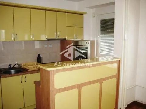 Izdavanje, trosoban stan, 78m², Lipov Lad, Zvezdara Sve Podlokacije - image 3