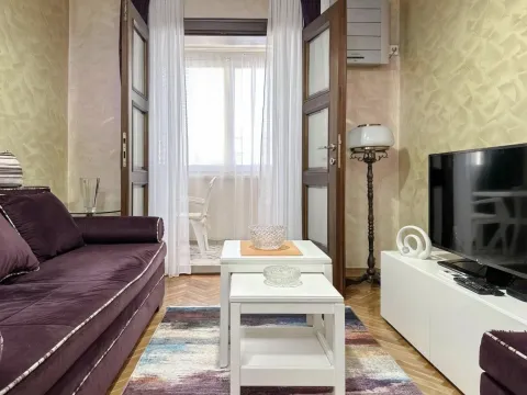 Izdavanje, jednosoban stan, 50m², Centar, Budva - image 3