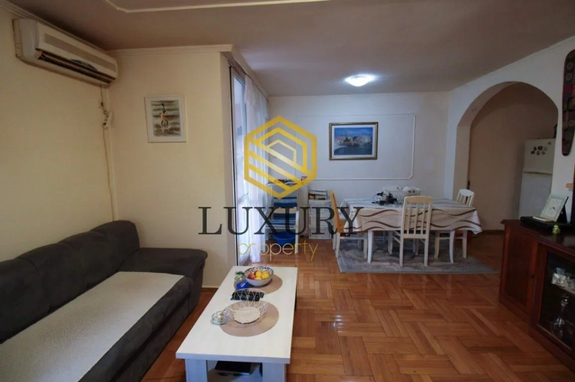 Prodaja, dvosoban stan, 82m², Blok 5, Podgorica