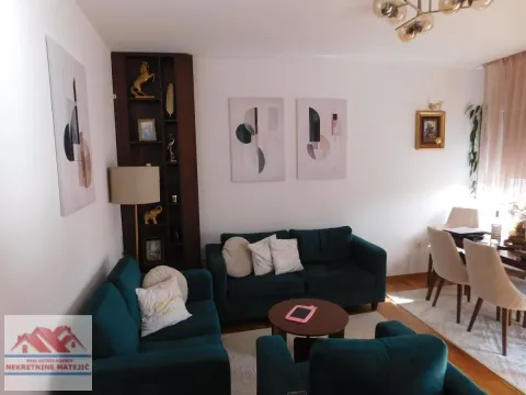 Prodaja, četvorosoban stan, 100m2, Centar, Kragujevac Prodaja, četvorosoban stan, 100m2, Centar, Kragujevac