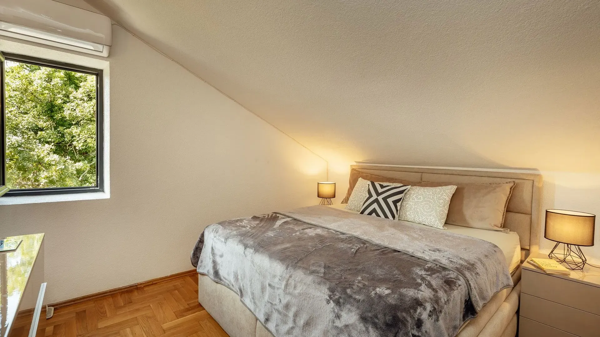 Sale, two bedroom apartment, 82m², Dobrota, Kotor