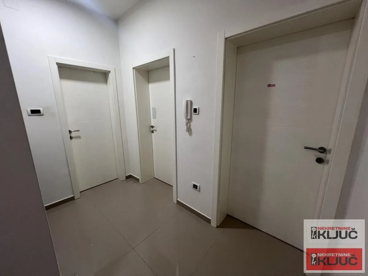 Prodaja, trosoban stan, 87m², Veternik, Novi Sad Sve Podlokacije