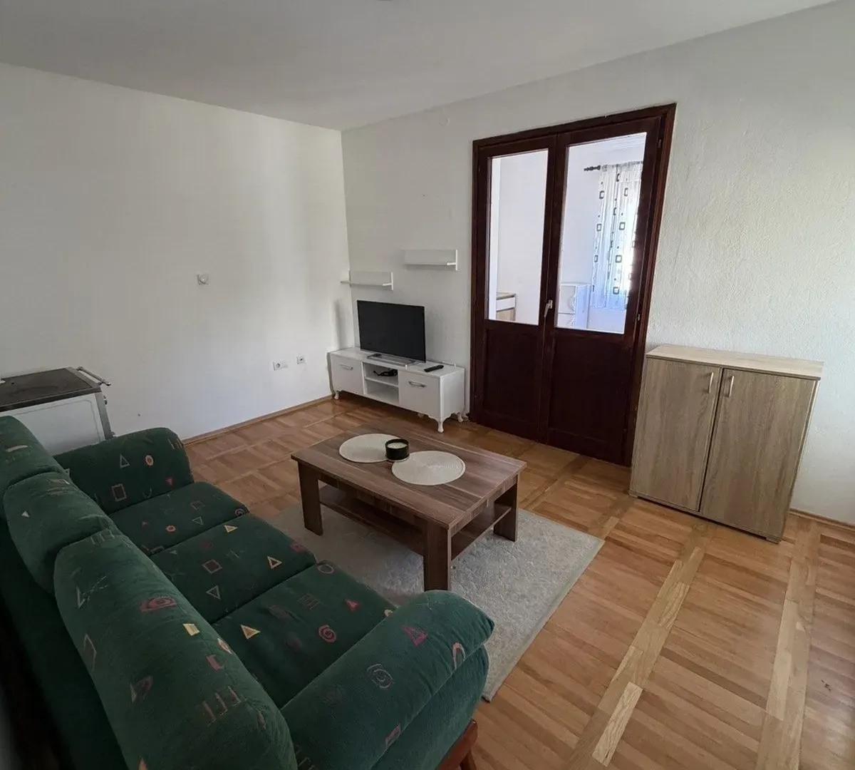 Izdavanje, jednosoban stan, 45m², Zlatica, Podgorica