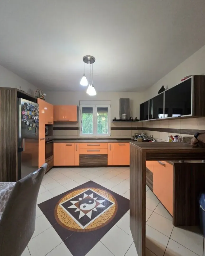 Prodaja, kuća, 175m², Velje Brdo, Podgorica