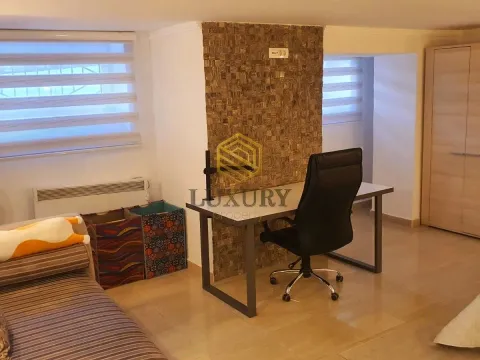 Rent, one bedroom apartment, 80m², Tuški Put, Podgorica - image 8