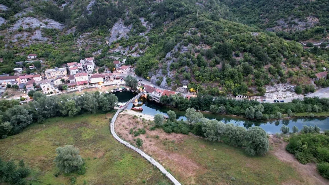 Prodaja, plac, 1300m², Cetinje, Crna Gora