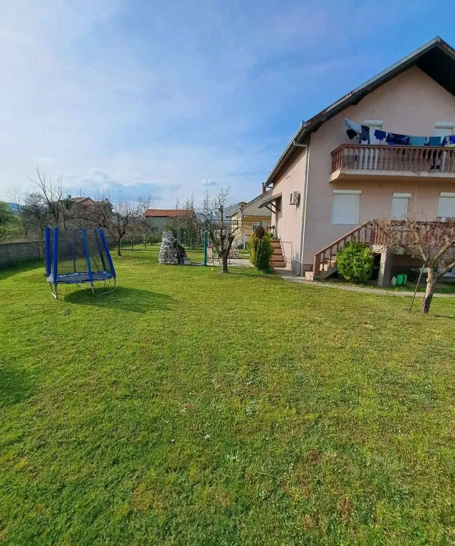 Prodaja, kuća, 220m², Donja Gorica, Podgorica