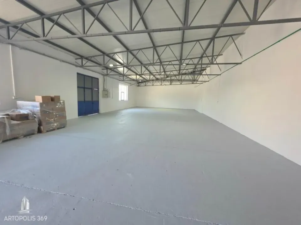 Izdavanje, poslovni prostor, 250m², Zemun Ugrinovci, Zemun Sve Podlokacije