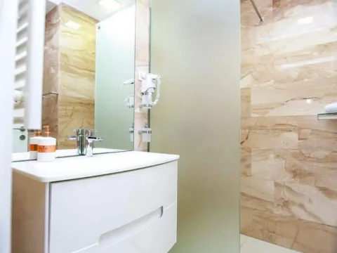 Daily-rent, one bedroom apartment, 40m², Centar, Budva - image 5